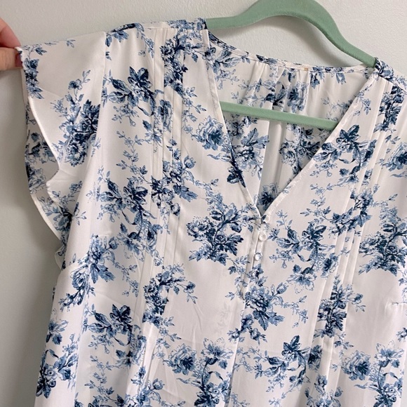 WOMENS FLUTTER SLEEVE TOP - 1X - Picture 2 of 10